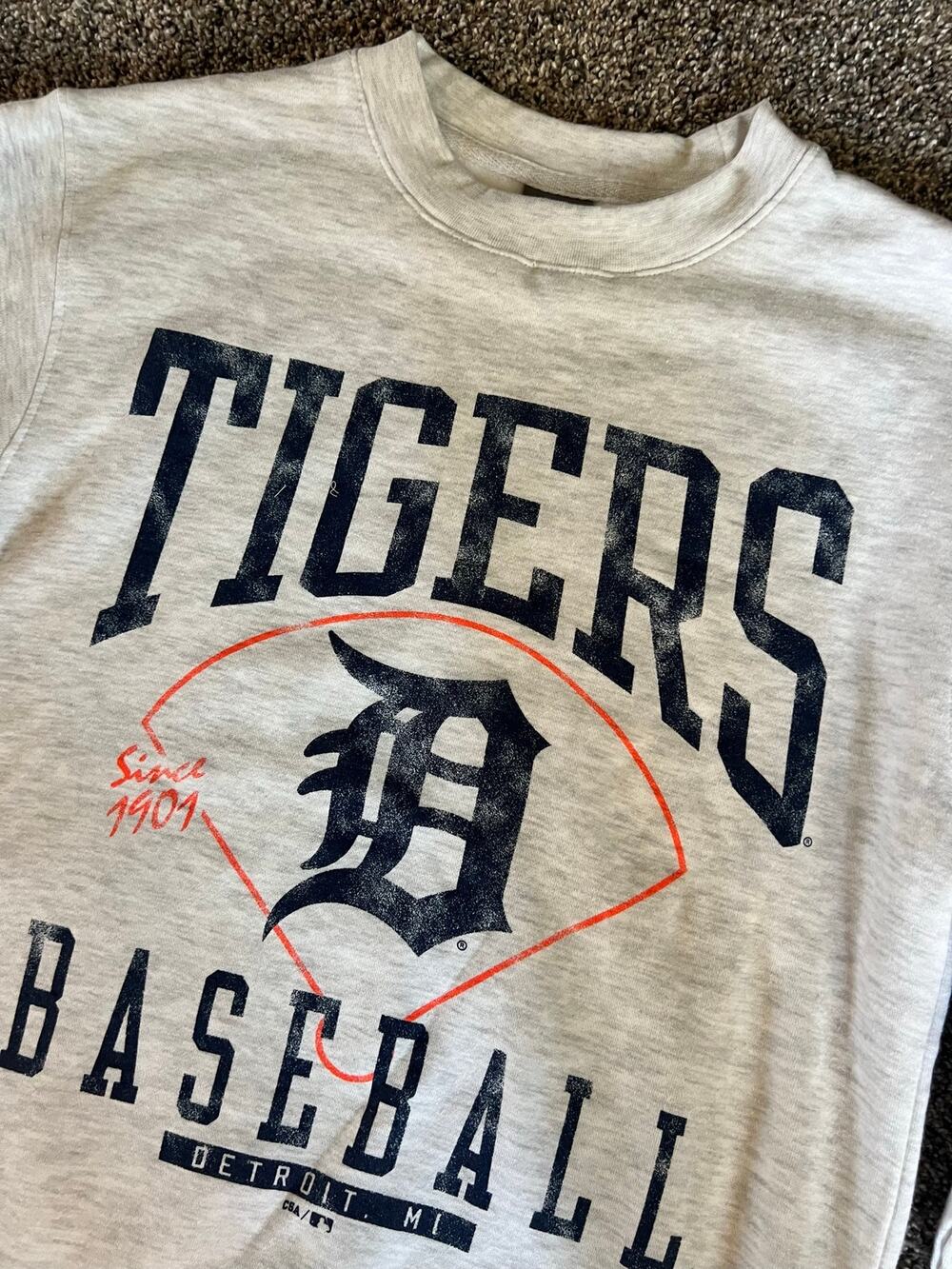 CSA MLB Detriot Tigers Crewneck Sweatshirt Small Gray (NWT)